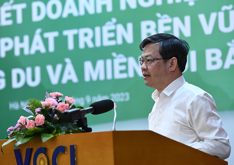  Ông Nguyễn Văn Sơn, Phó Bí thư Tỉnh ủy, Chủ tịch UBND tỉnh Tuyên Quang