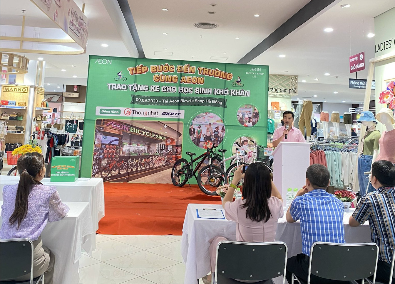 AEON Việt Nam tân trang, sửa lại hơn 40 xe đạp và trao tặng cho các em học sinh khó khăn