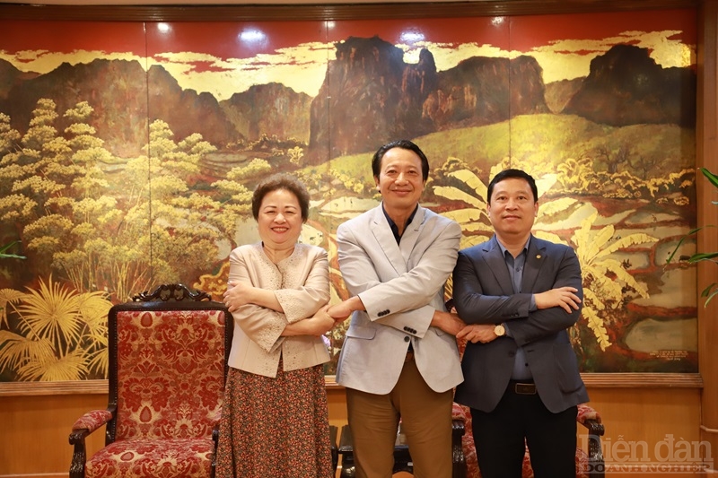 Từ trái sang: Bà Nguyễn Thị Nga, Chủ tịch BRG, ông Nguyễn Quang Vinh, 