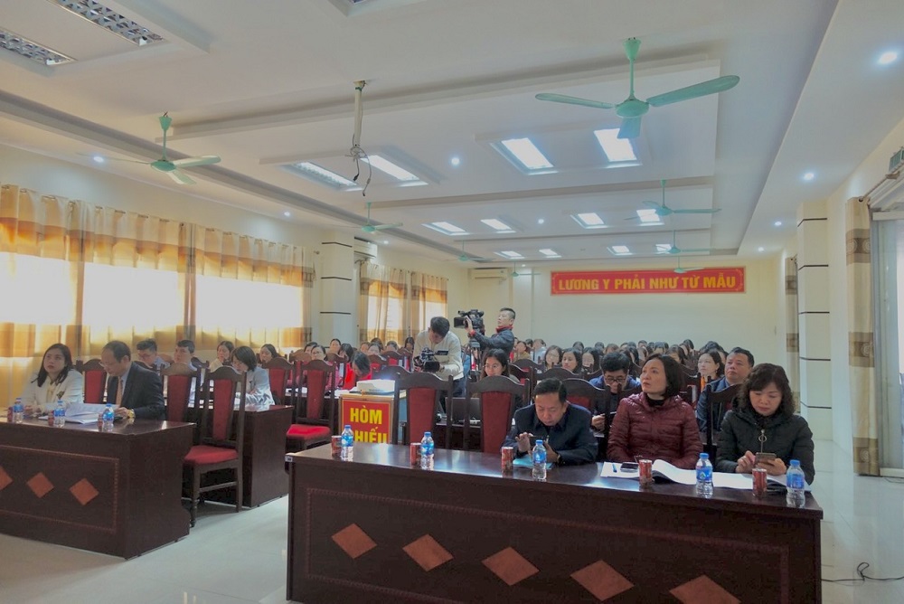 Hội nghị triển khai Chương trình Dinh dưỡng Bà mẹ và Trẻ em đến cán bộ y tế tại Thanh Hóa.
