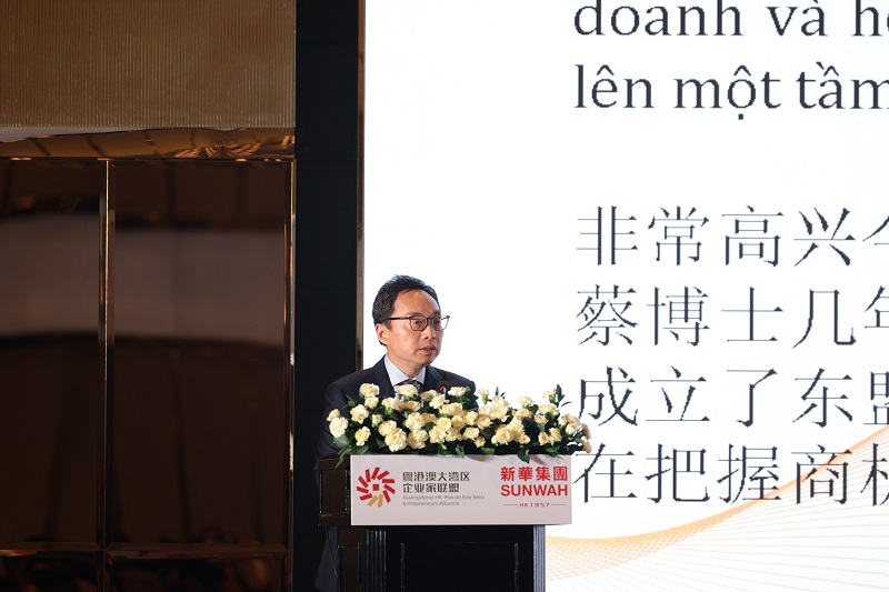 Giám đốc Phòng Kinh tế Thương mại Hồng Kông tại Singapore, ông Owin Fung, cho biết Hồng Kông có thể mang đến cơ hội huy động trên thị trường vốn rất tốt cho doanh nghiệp Việt Nam