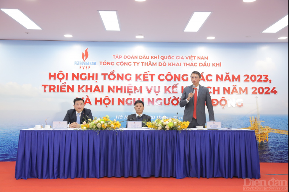 Tổng Giám đốc PVEP Trần Hồng Nam đối thoại với NLĐ tại hội nghị