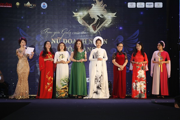 7 nữ doanh nhân lên nhận giải tại chương trình