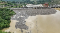Nghệ An: Những “bãi rác nổi” trên lòng hồ thuỷ điện